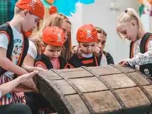 Piratinė stovykla – priverstinio naudojimo terapija
